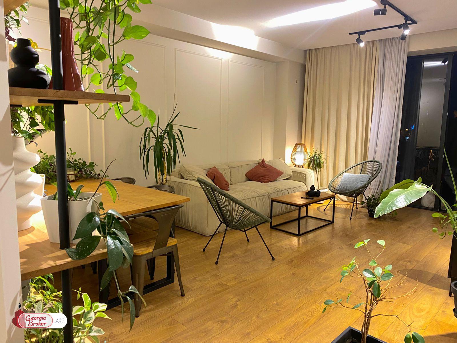 იყიდება ახალი გარემონტებული 5 ოთახიანი ბინა